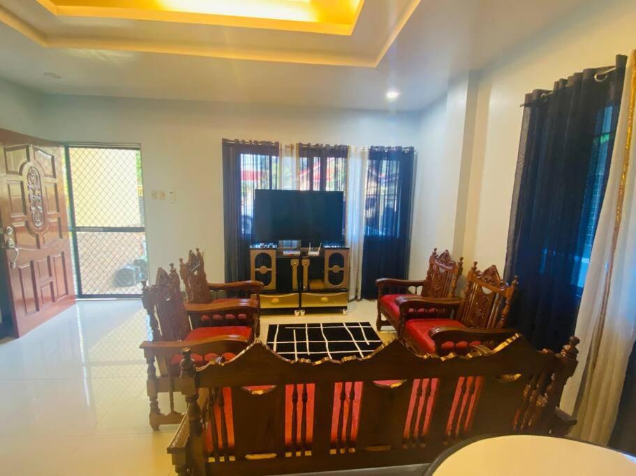 B1 - Spacious 3Br House With Netflix, Fiber Wifi, Parking, Balcony Apartment Cagayan de Oro Exterior photo