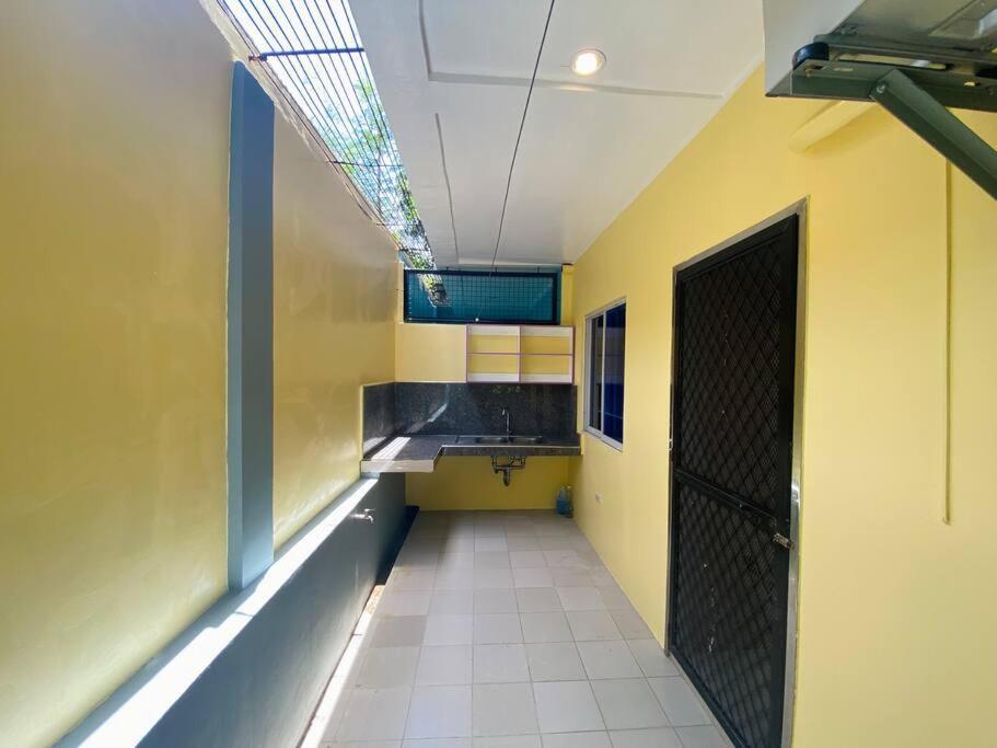 B1 - Spacious 3Br House With Netflix, Fiber Wifi, Parking, Balcony Apartment Cagayan de Oro Exterior photo