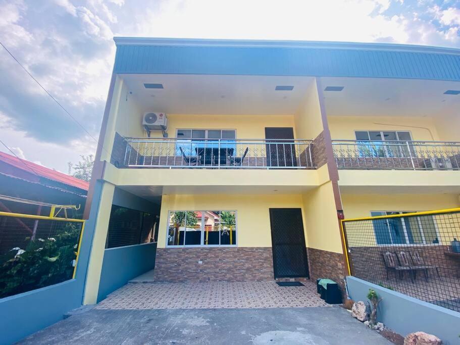 B1 - Spacious 3Br House With Netflix, Fiber Wifi, Parking, Balcony Apartment Cagayan de Oro Exterior photo